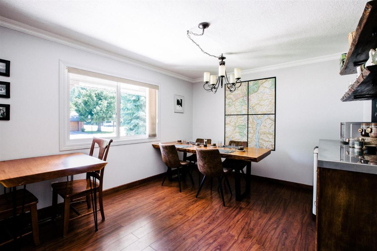 Alpenrose Revelstoke Bed & Breakfast Exterior foto