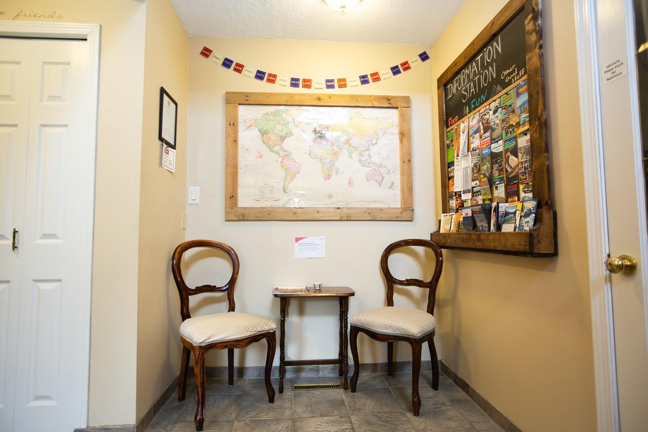 Alpenrose Revelstoke Bed & Breakfast Exterior foto