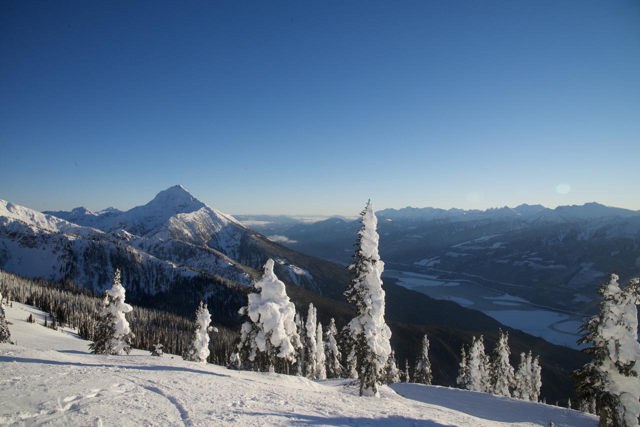 Alpenrose Revelstoke Bed & Breakfast Exterior foto